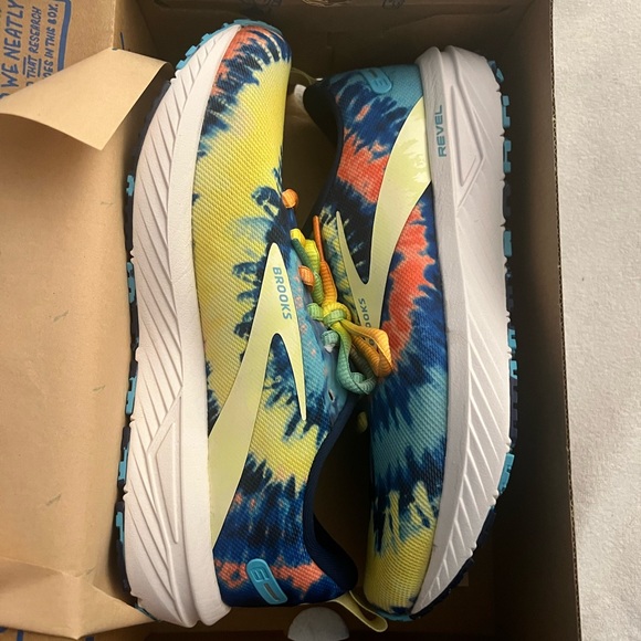 Women’s Brooks running shoes-NIB - Picture 1 of 2